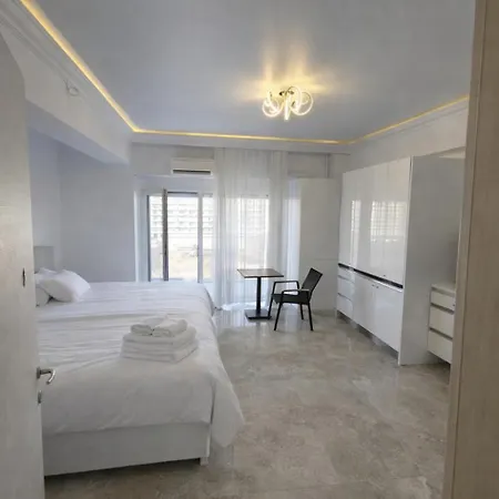 Aqua Cullinan Mamaia Апарт-отель *